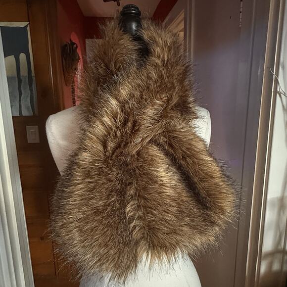 Rachel Zoe Dramatic Faux Fur Collar Pull Through Scarf Satin Lined Quiet Luxury - Picture 2 of 7